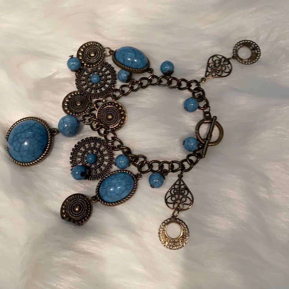 Women’s turquoise charm bracelet